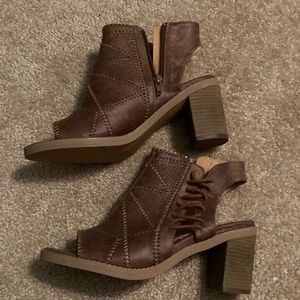 Hot Rated zip up heel boots